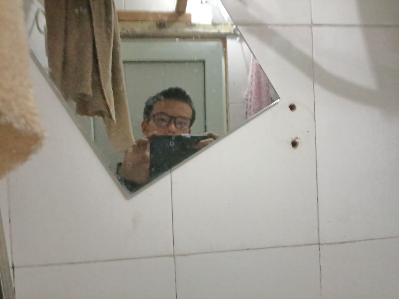 File:郭志远的镜子照片.jpg